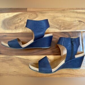 Bueno Navy Ida Women's Wedge Sandals